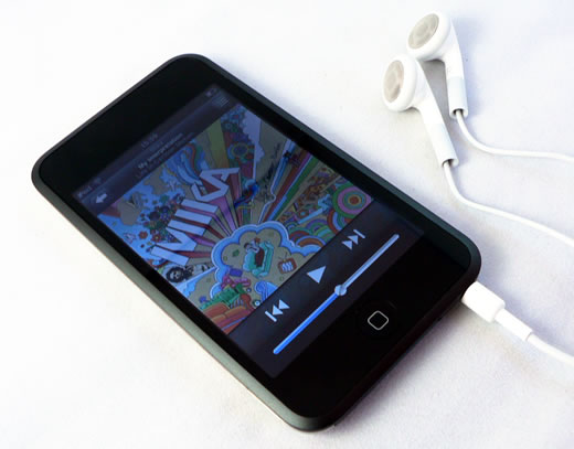 http://www.ipodtotal.com/imagenes/analisis-ipodtouch/ipod-touch-auriculares.jpg