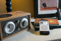 Transmisor FM y control remoto para iPod DLO TuneStik