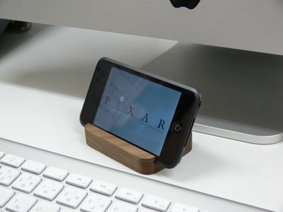 Bird TSW60: Base de madera para iPod touch