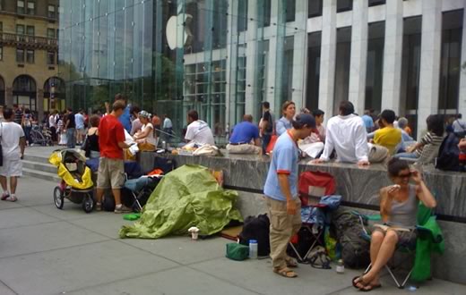 Comienzan las colas por el lanzamiento del iPhone 3G