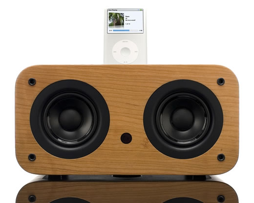 Sistema de altavoces de Vers 2x con dock para iPod hecho en madera