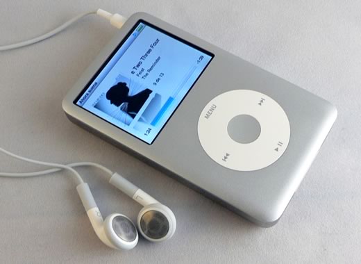 iPod classic con auriculares