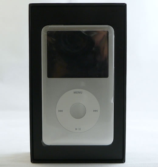 iPod classic en su caja abierta